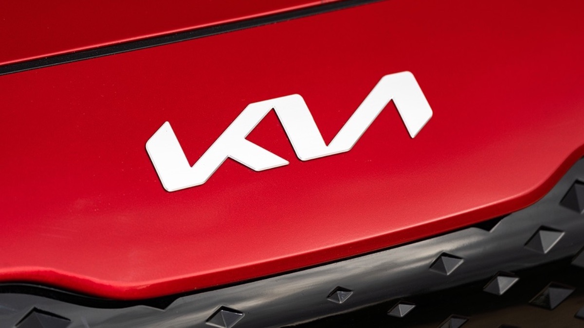 VAUXHALL ACCELERATES ITS MOVE TO FULL ELECTRIFICATION
